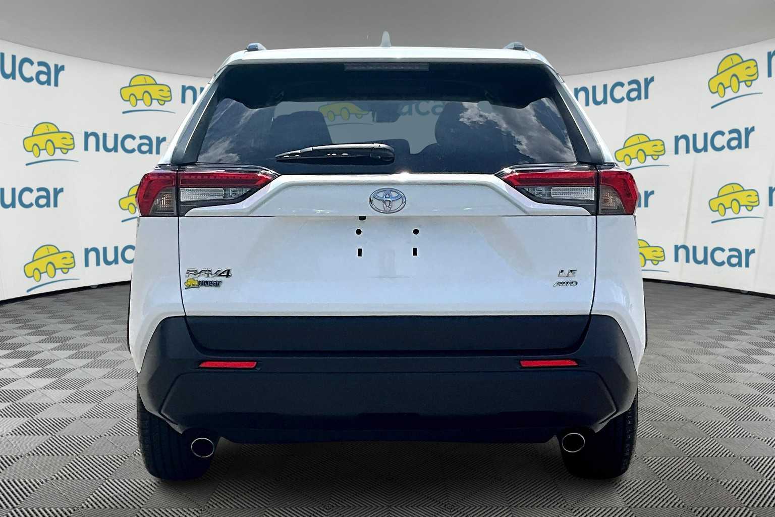 2021 Toyota RAV4 LE - Photo 5