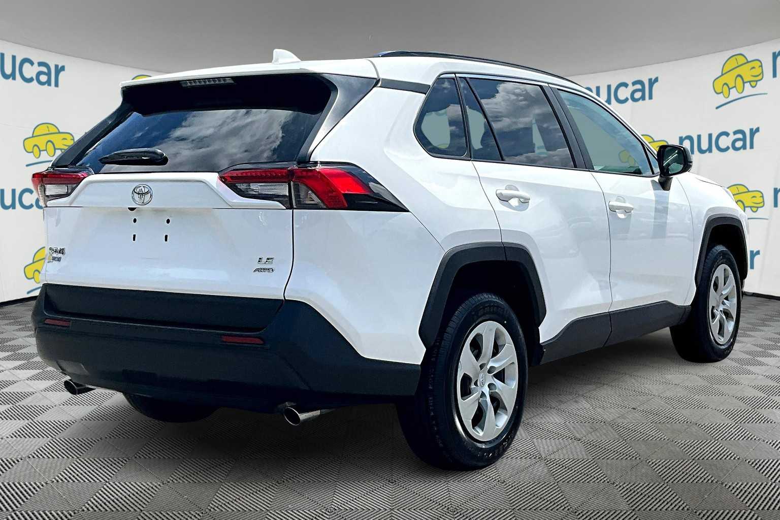 2021 Toyota RAV4 LE - Photo 6