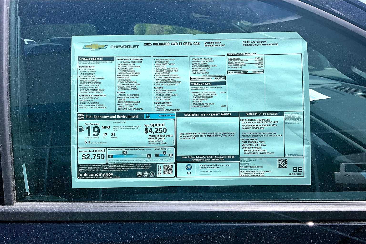 2025 Chevrolet Colorado 4WD LT - Photo 18