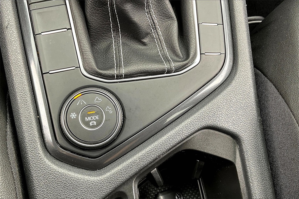 2022 Volkswagen Tiguan 2.0T SE - Photo 33