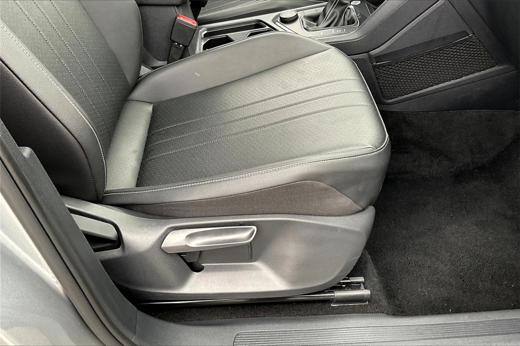 2022 Volkswagen Tiguan 2.0T SE - Photo 36