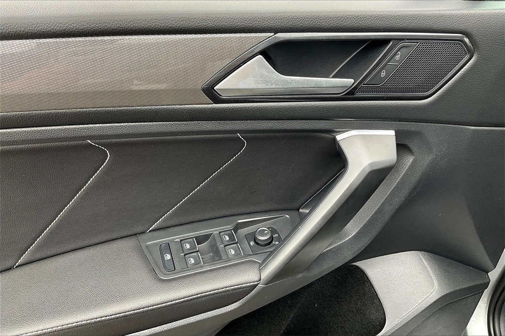 2022 Volkswagen Tiguan 2.0T SE - Photo 37