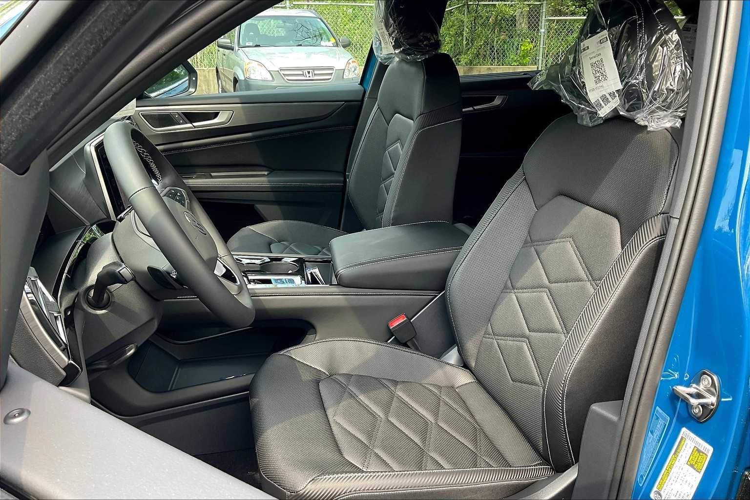 2025 Volkswagen Atlas Cross Sport 2.0T SE w/Technology - Photo 11