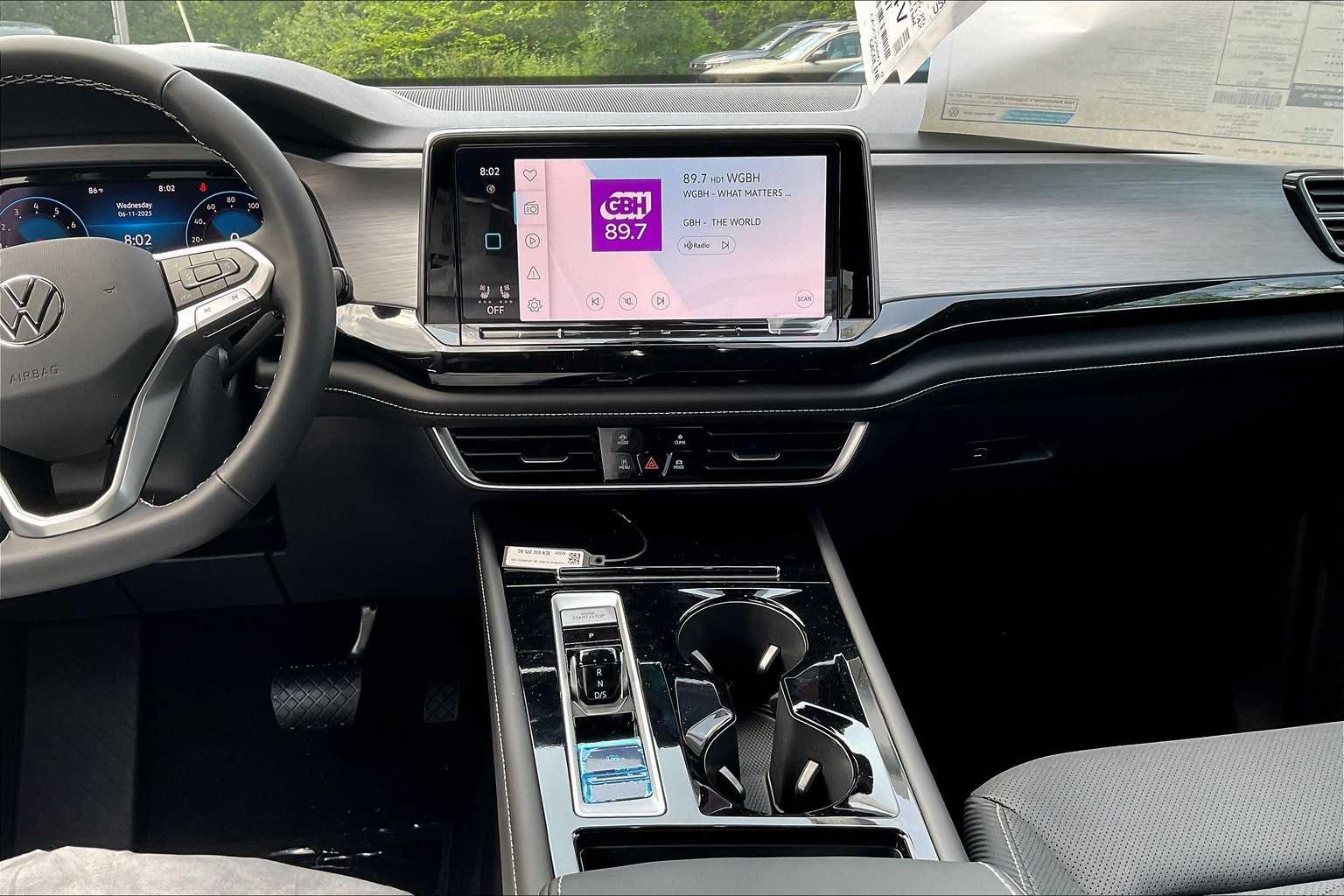 2025 Volkswagen Atlas Cross Sport 2.0T SE w/Technology - Photo 13