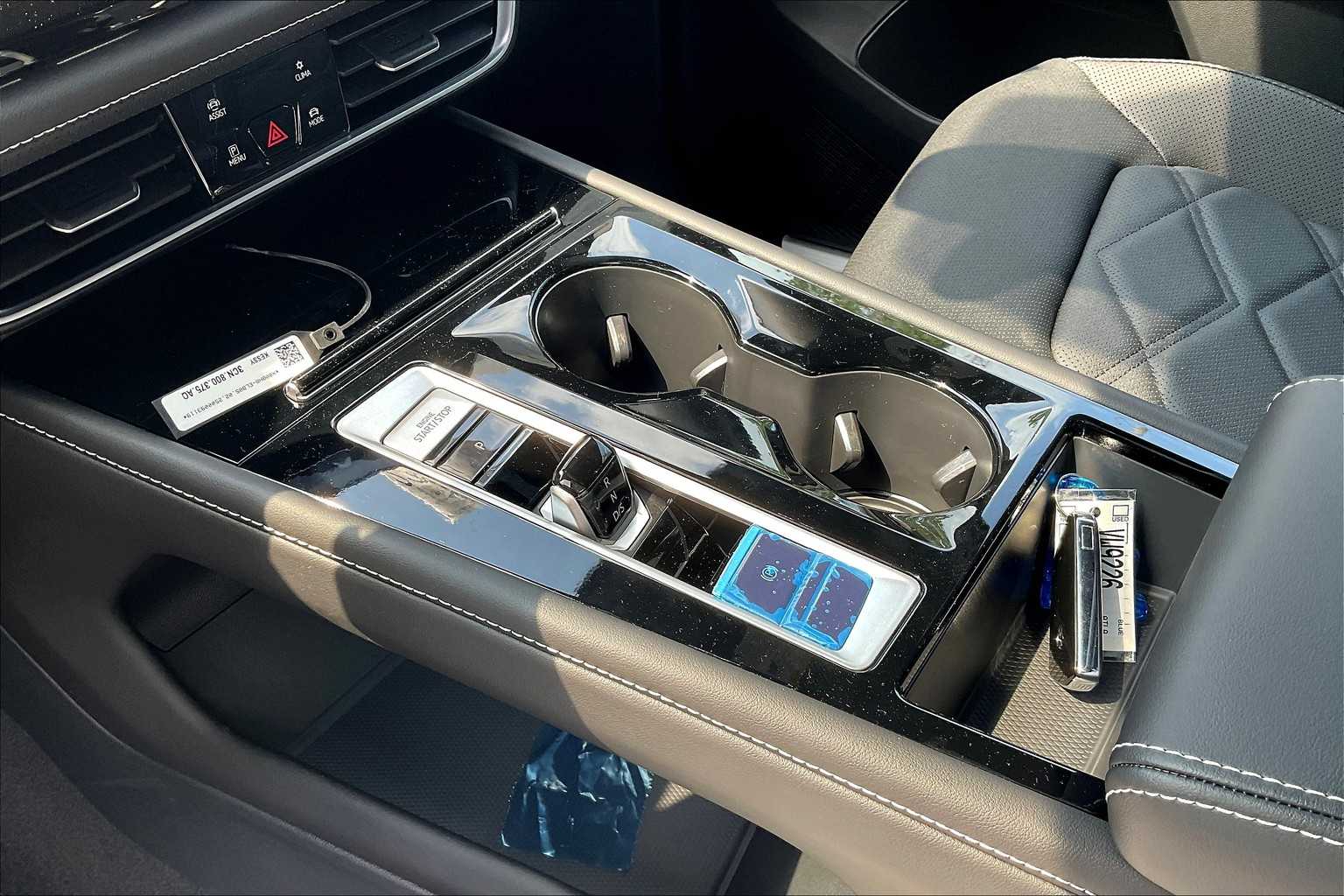 2025 Volkswagen Atlas Cross Sport 2.0T SE w/Technology - Photo 14