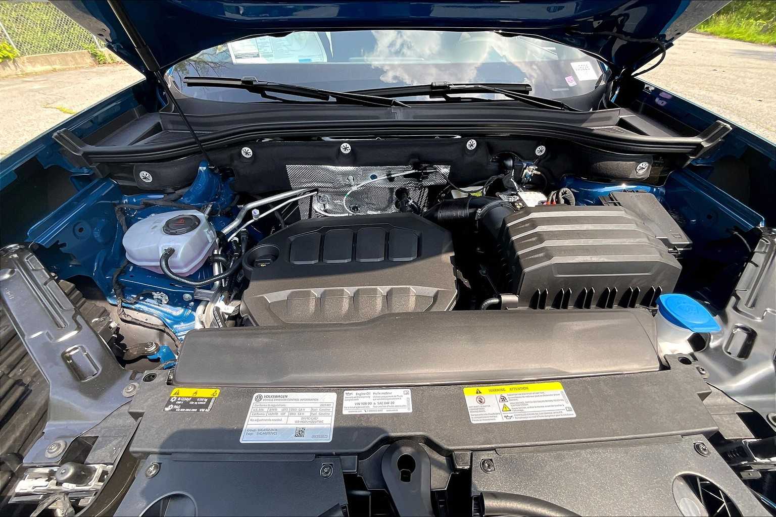 2025 Volkswagen Atlas Cross Sport 2.0T SE w/Technology - Photo 16