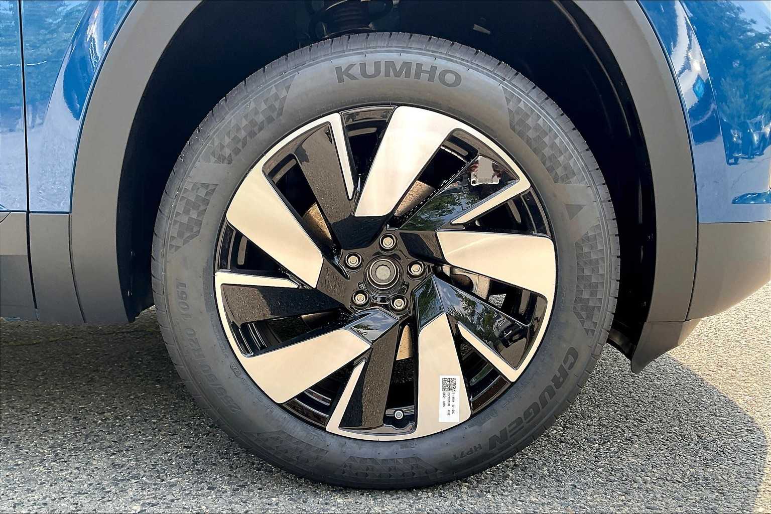 2025 Volkswagen Atlas Cross Sport 2.0T SE w/Technology - Photo 8