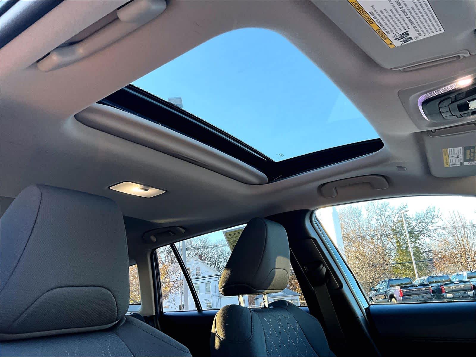 2022 Toyota Corolla Cross LE - Photo 22