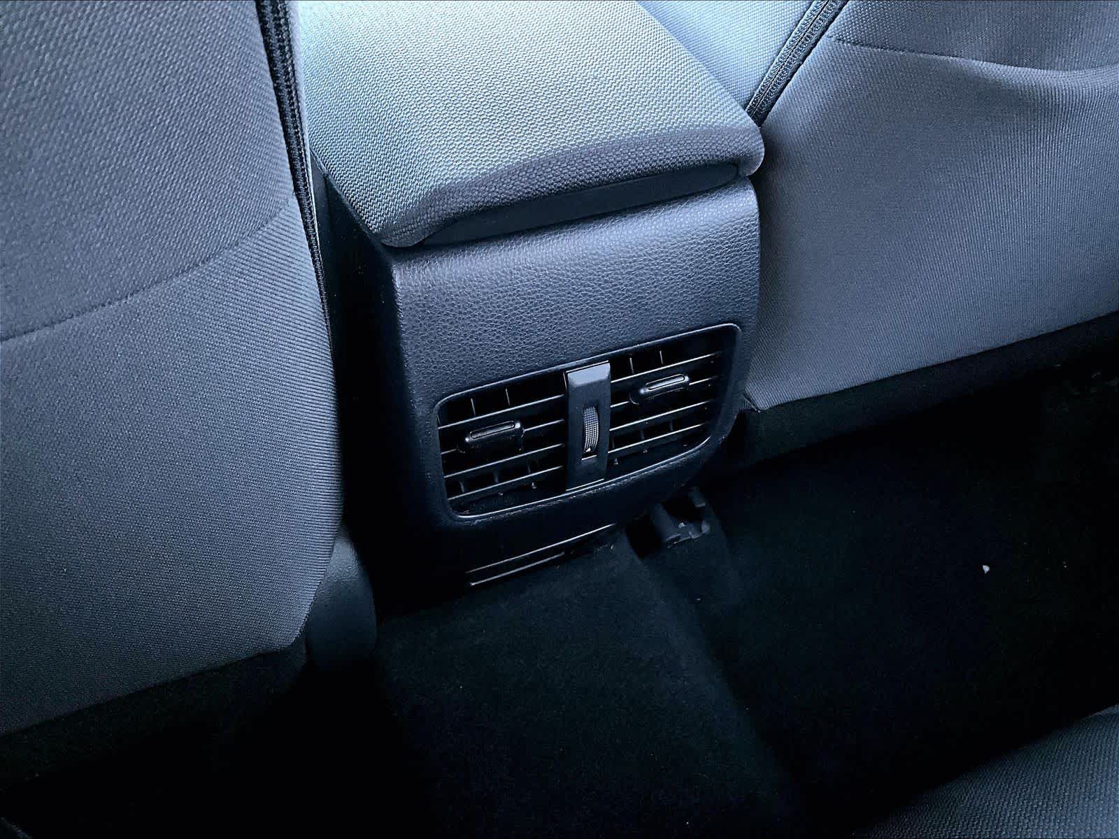 2022 Toyota Corolla Cross LE - Photo 28