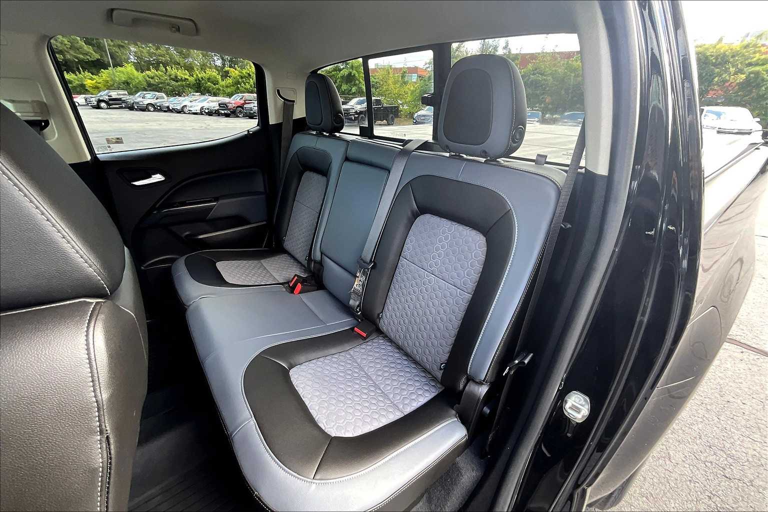 2021 Toyota Venza LE - Photo 14