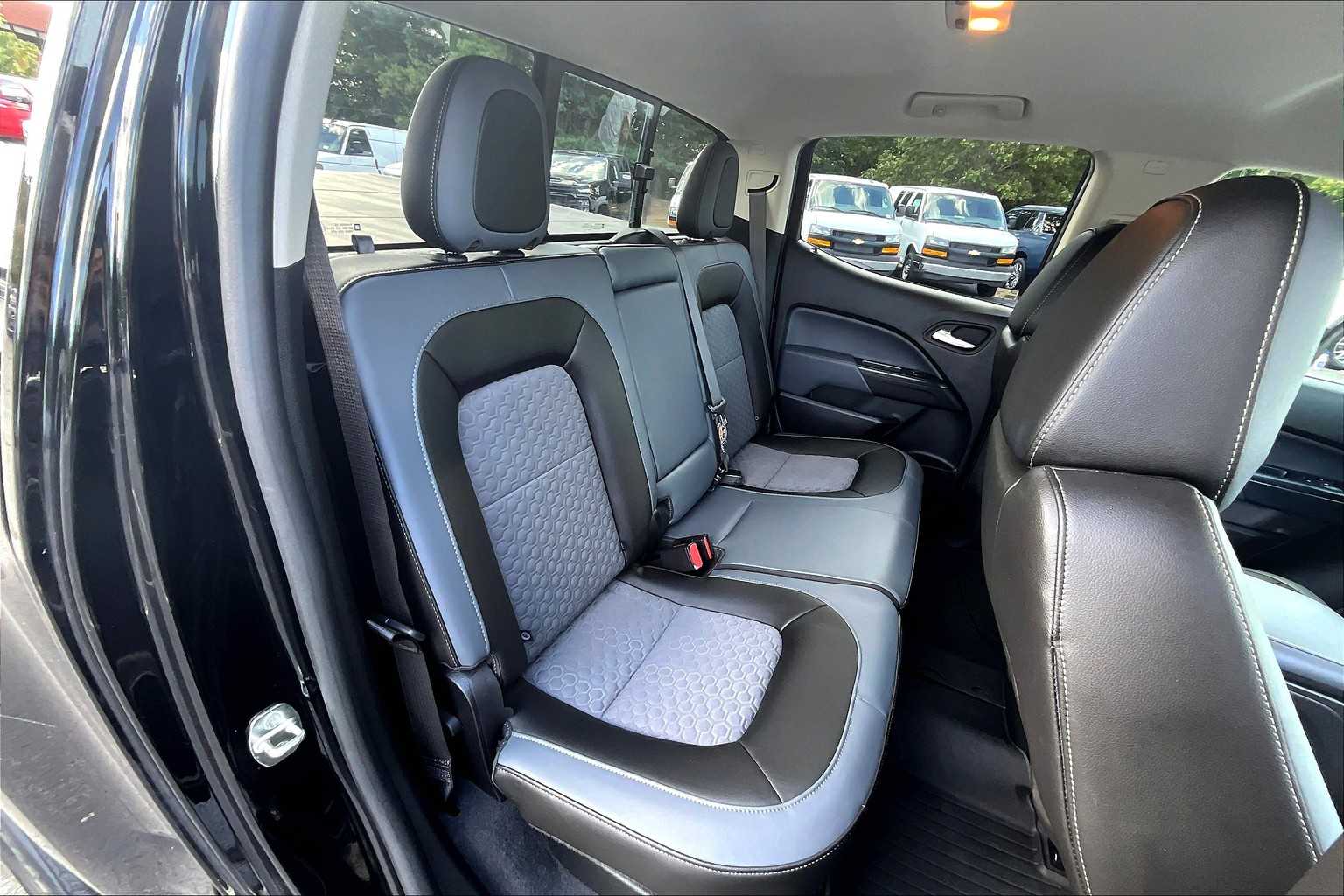 2021 Toyota Venza LE - Photo 15
