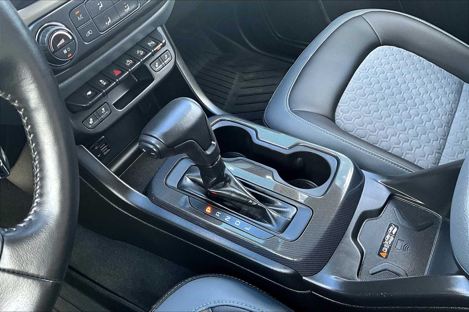 2021 Toyota Venza LE - Photo 19