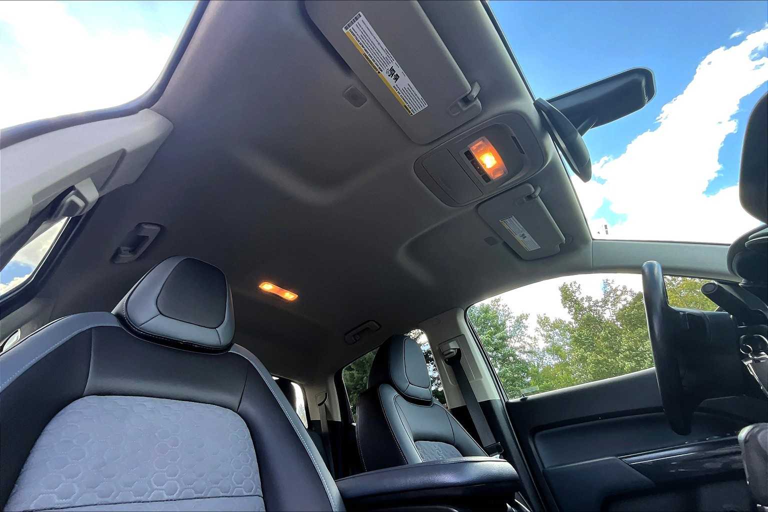 2021 Toyota Venza LE - Photo 22