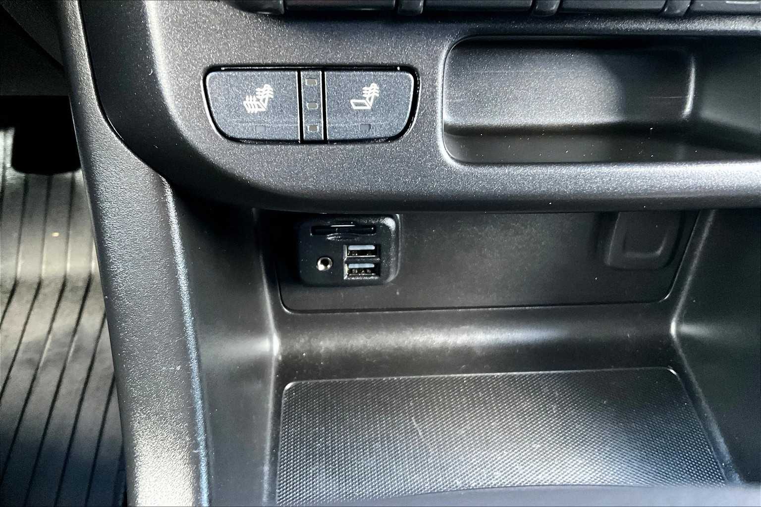 2021 Toyota Venza LE - Photo 27