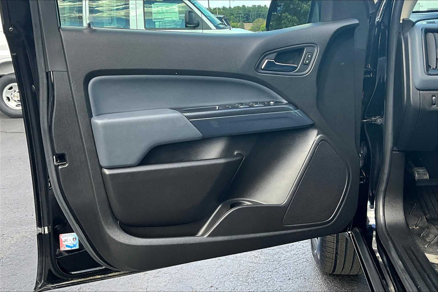 2021 Toyota Venza LE - Photo 9