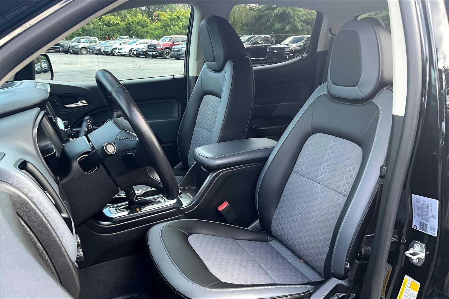 2021 Toyota Venza LE - Photo 10