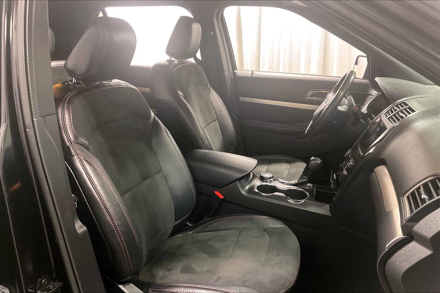 2018 Ford Explorer XLT - Photo 11