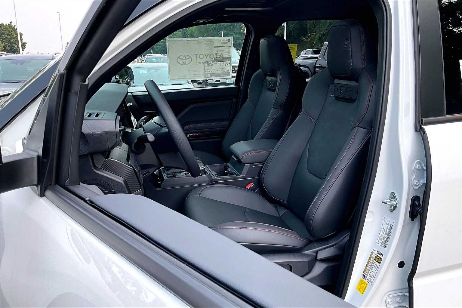 2025 Toyota Tacoma TRD Pro Hybrid - Photo 11