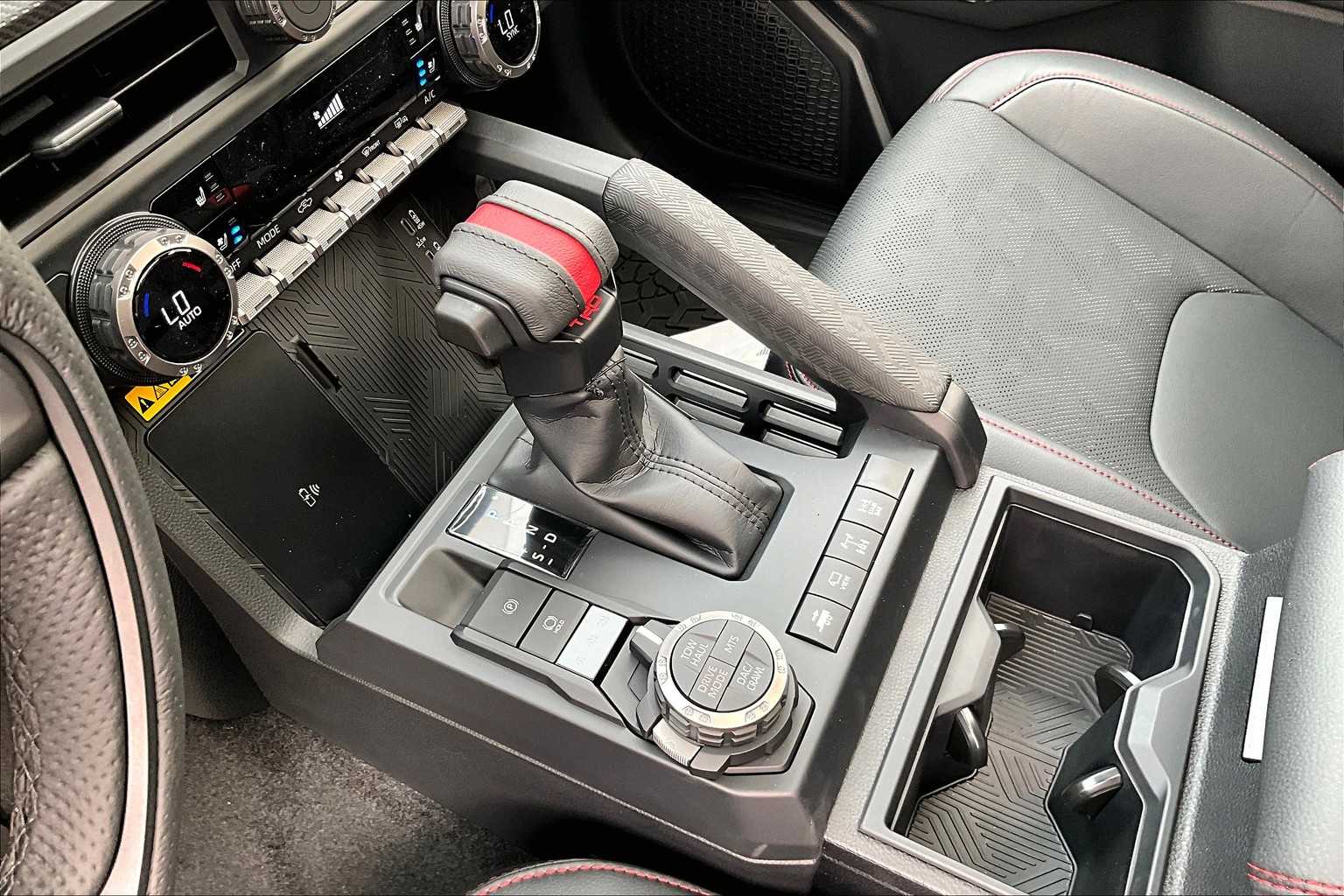 2025 Toyota Tacoma TRD Pro Hybrid - Photo 14