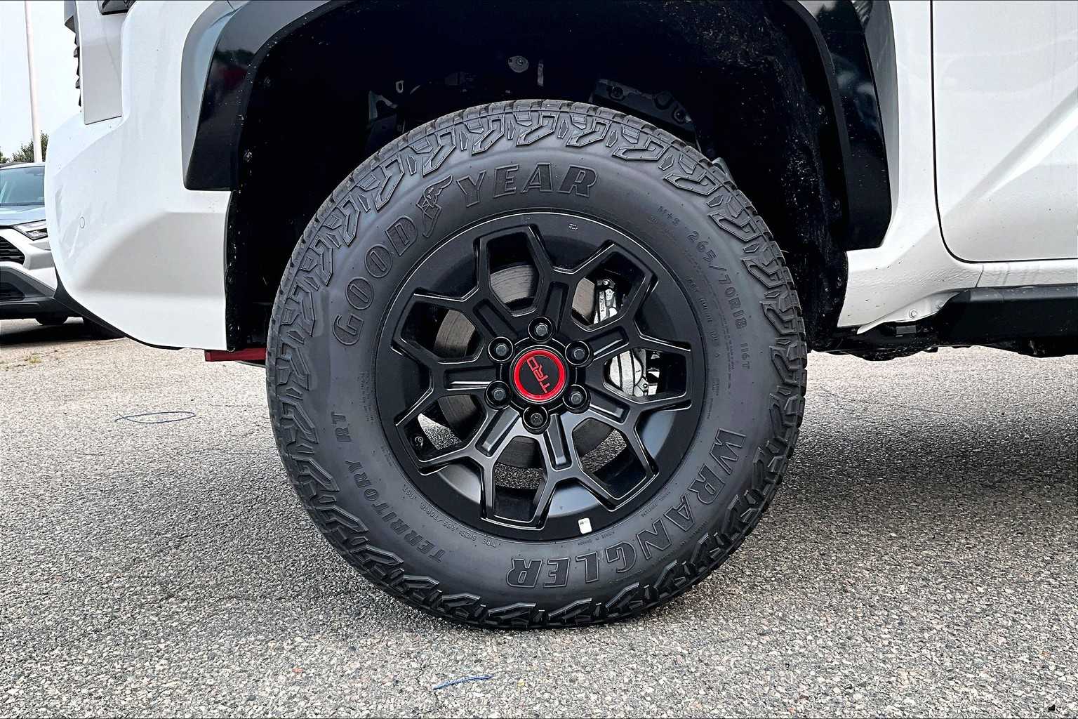 2025 Toyota Tacoma TRD Pro Hybrid - Photo 8