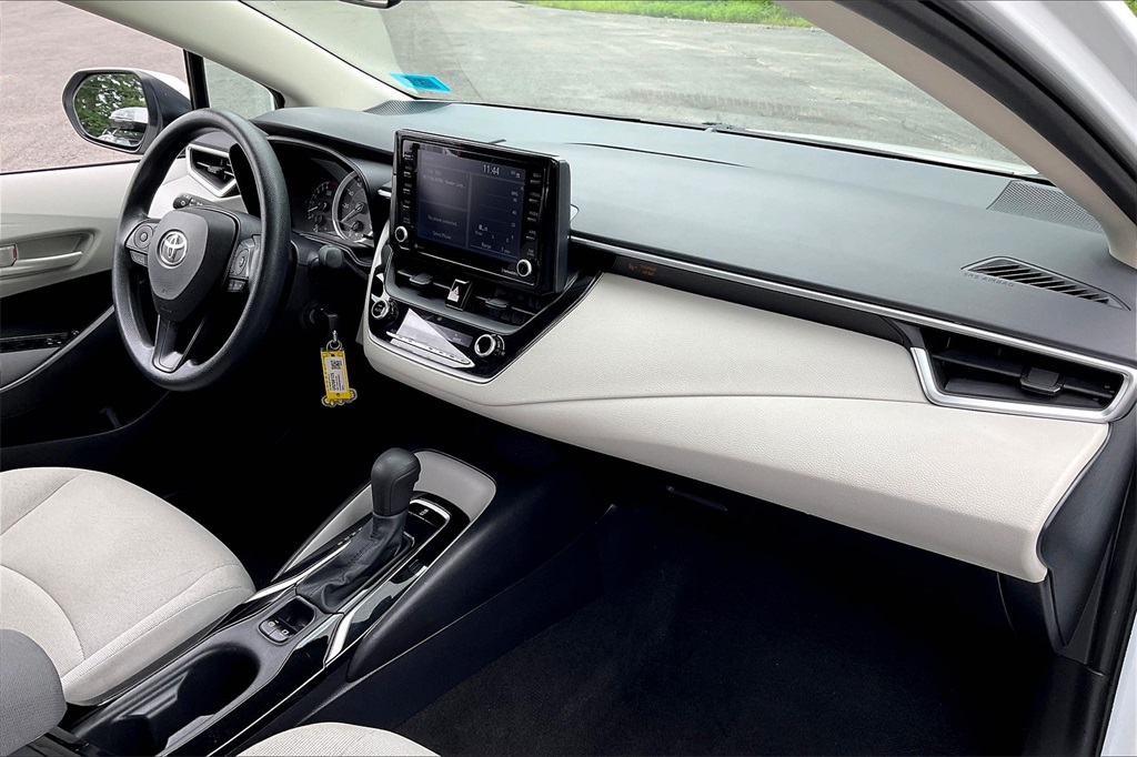 2022 Toyota Corolla LE - Photo 13