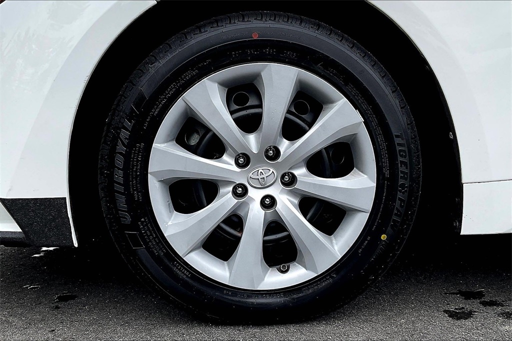 2022 Toyota Corolla LE - Photo 21