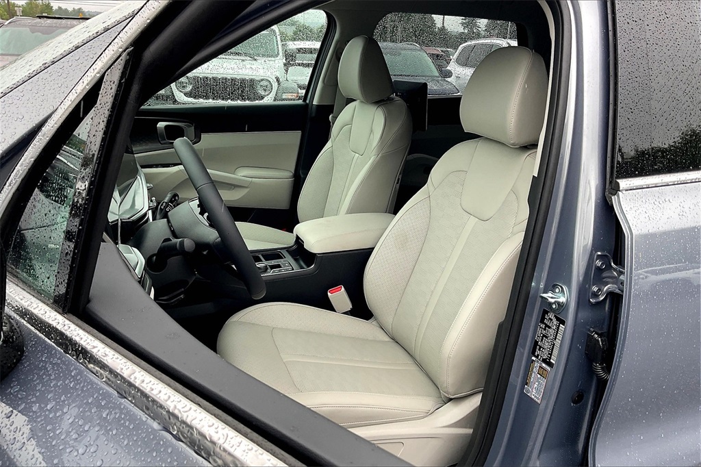 2025 Kia Sorento S - Photo 10