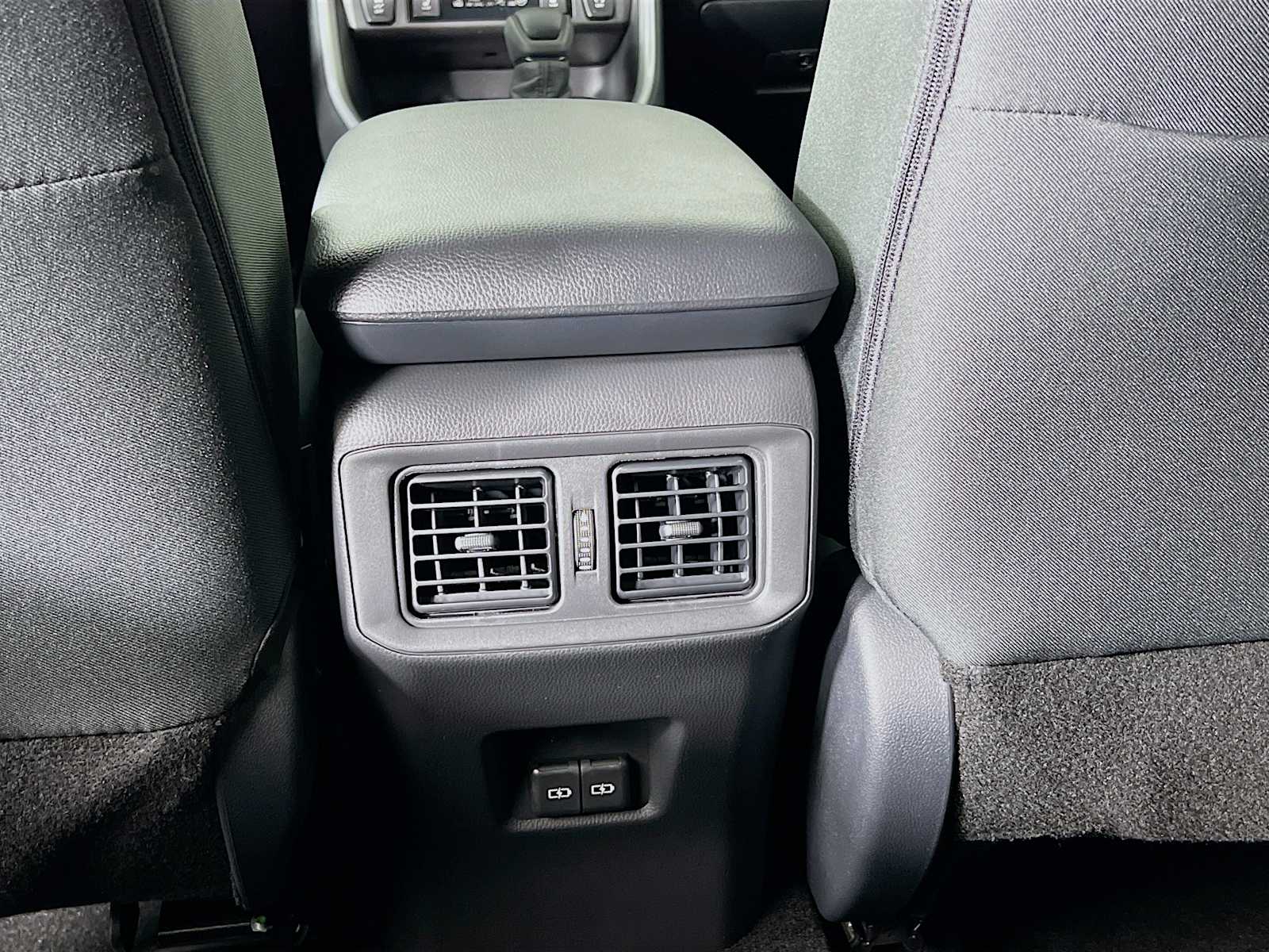 2025 Toyota RAV4 XLE - Photo 14