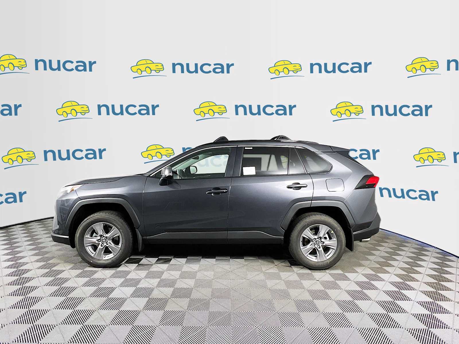 2025 Toyota RAV4 XLE - Photo 3