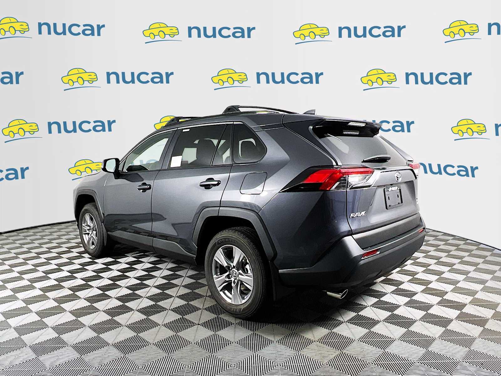 2025 Toyota RAV4 XLE - Photo 4