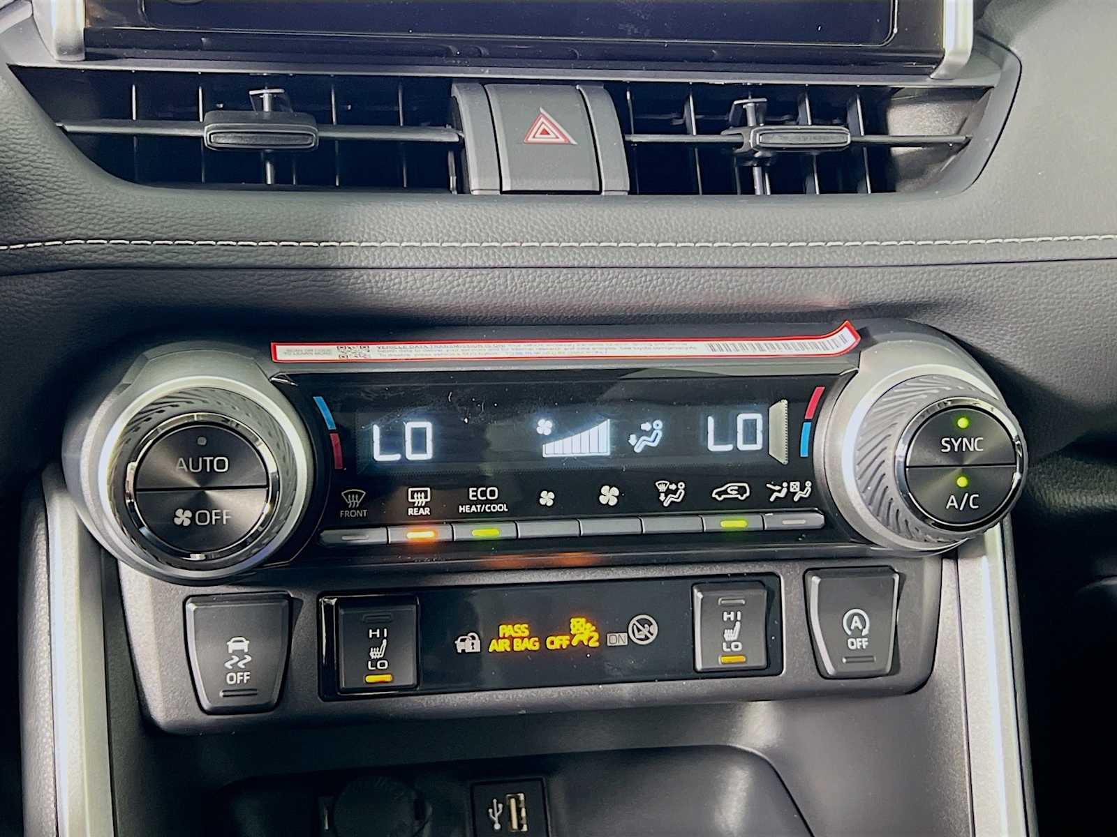 2025 Toyota RAV4 XLE - Photo 10