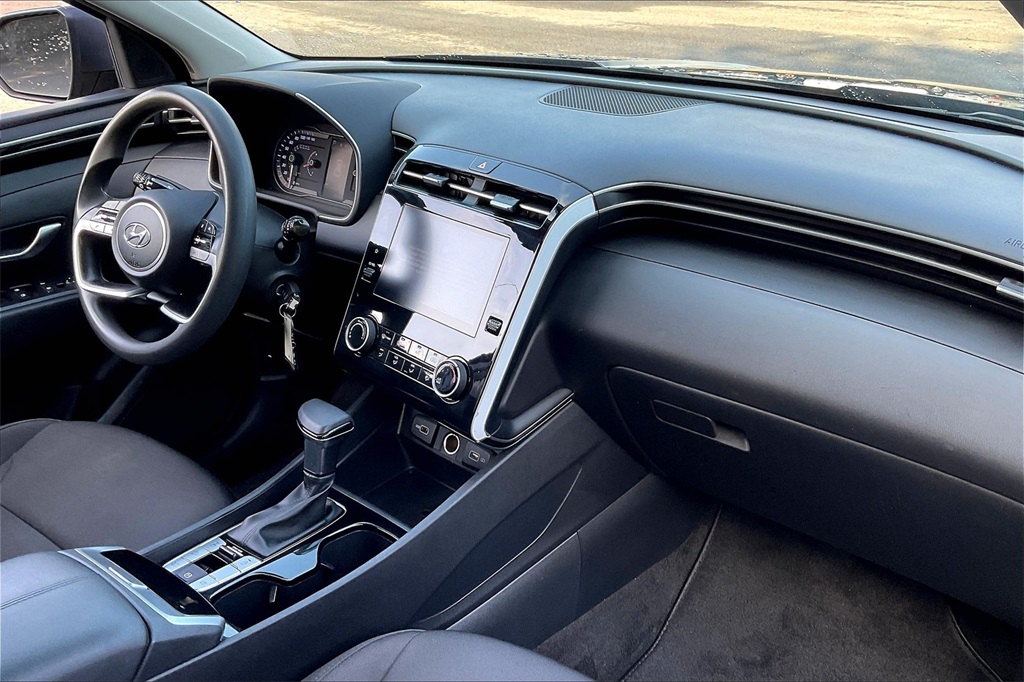 2022 Hyundai Tucson SE - Photo 13