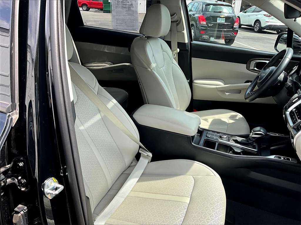2022 Kia Sorento S - Photo 11