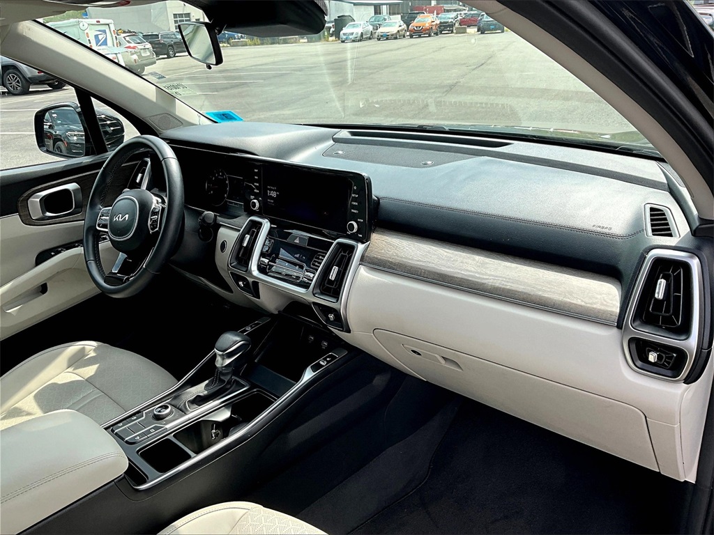 2022 Kia Sorento S - Photo 14