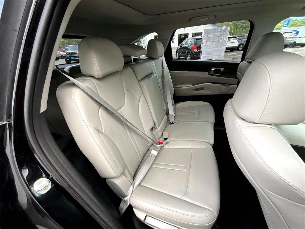 2022 Kia Sorento S - Photo 16