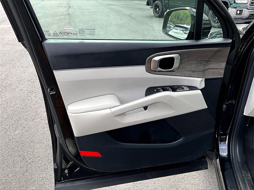 2022 Kia Sorento S - Photo 9