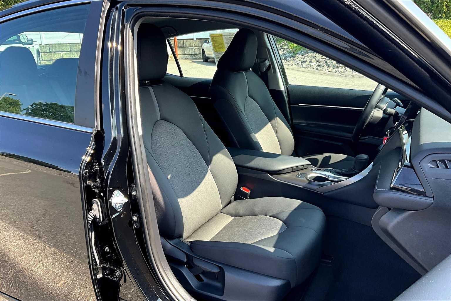 2023 Toyota Camry LE - Photo 11