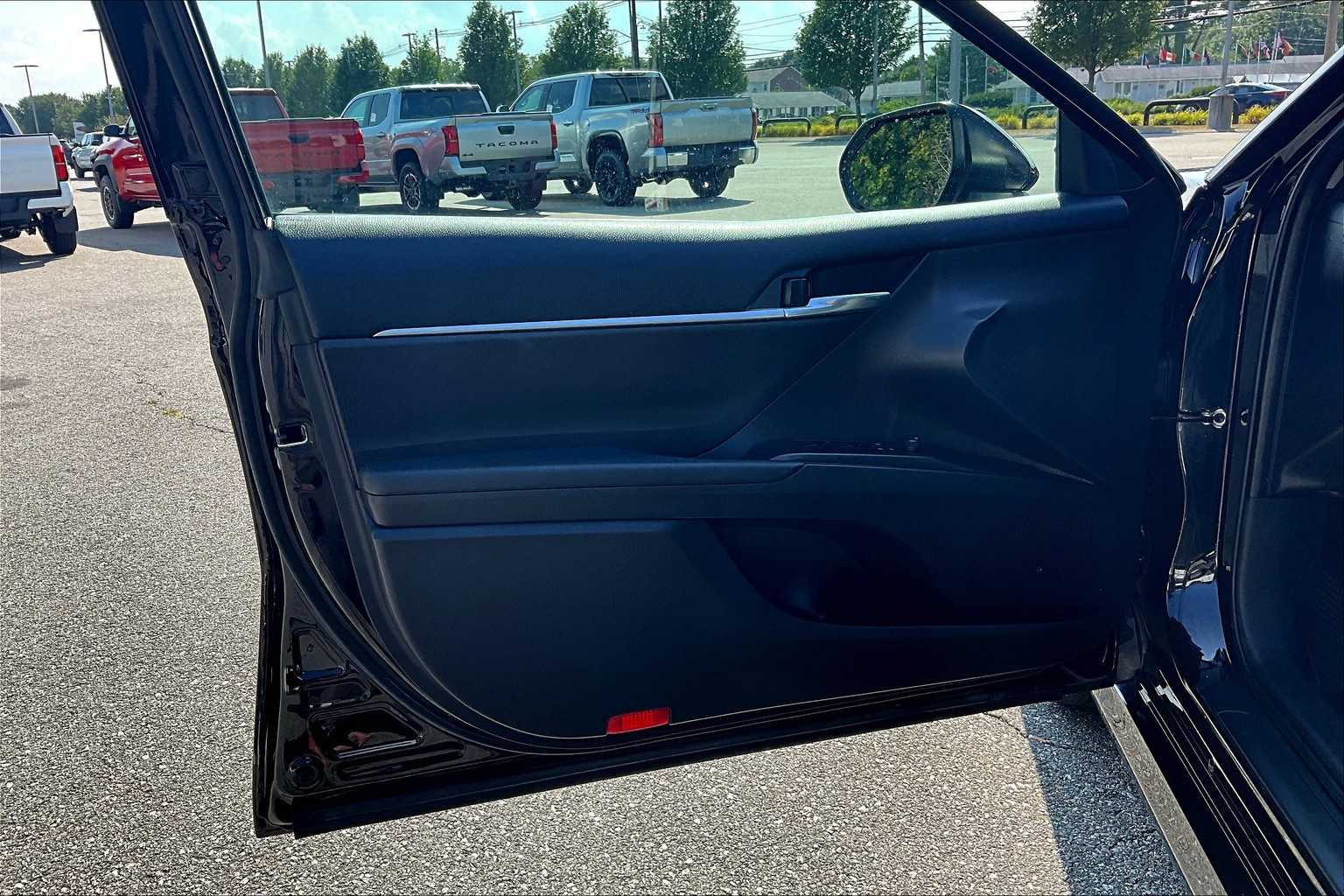 2023 Toyota Camry LE - Photo 9