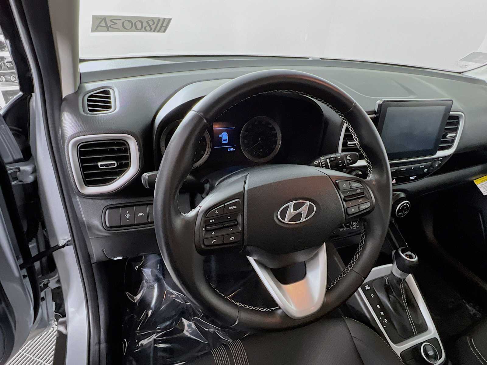 2022 Hyundai Venue SEL - Photo 11