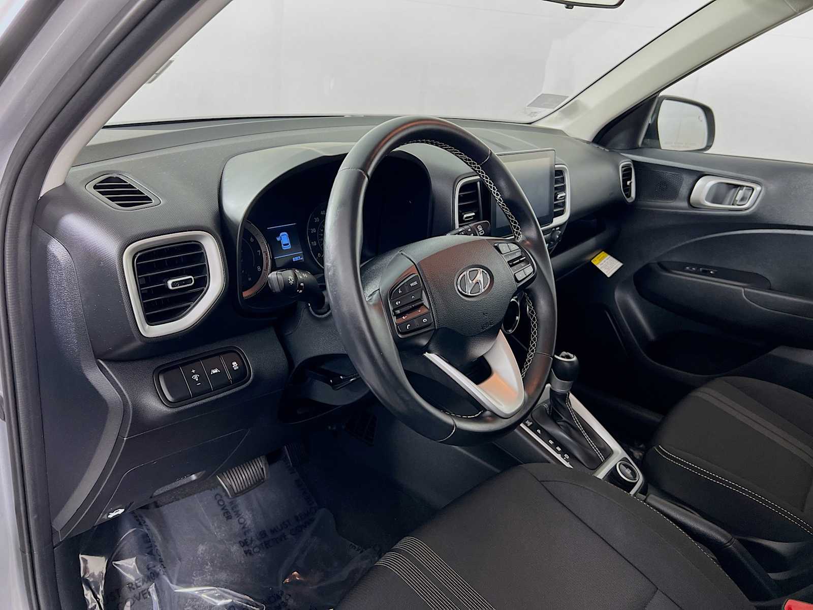 2022 Hyundai Venue SEL - Photo 9