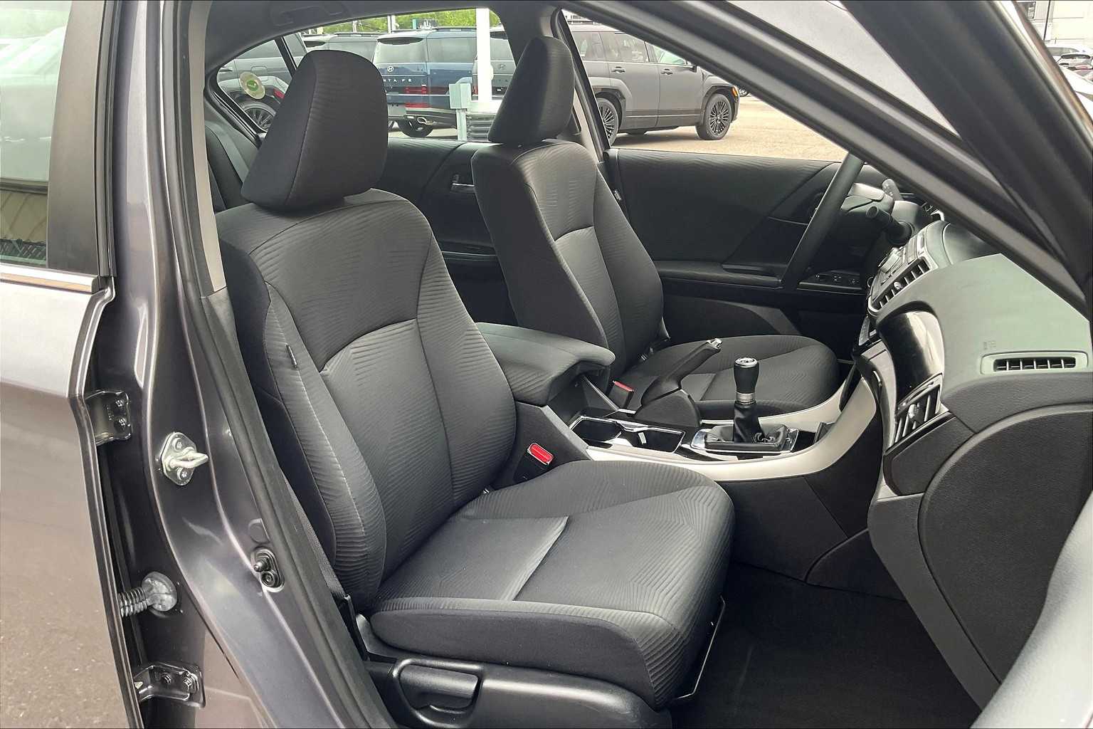 2017 Honda Accord LX - Photo 11