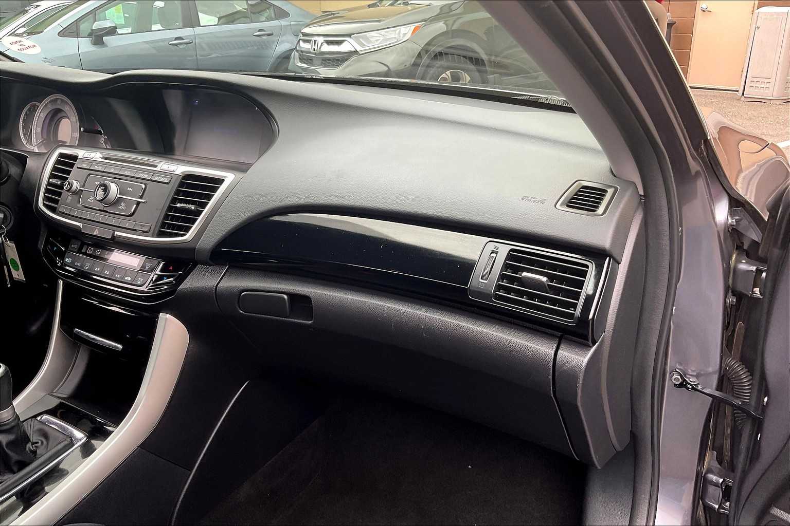 2017 Honda Accord LX - Photo 13
