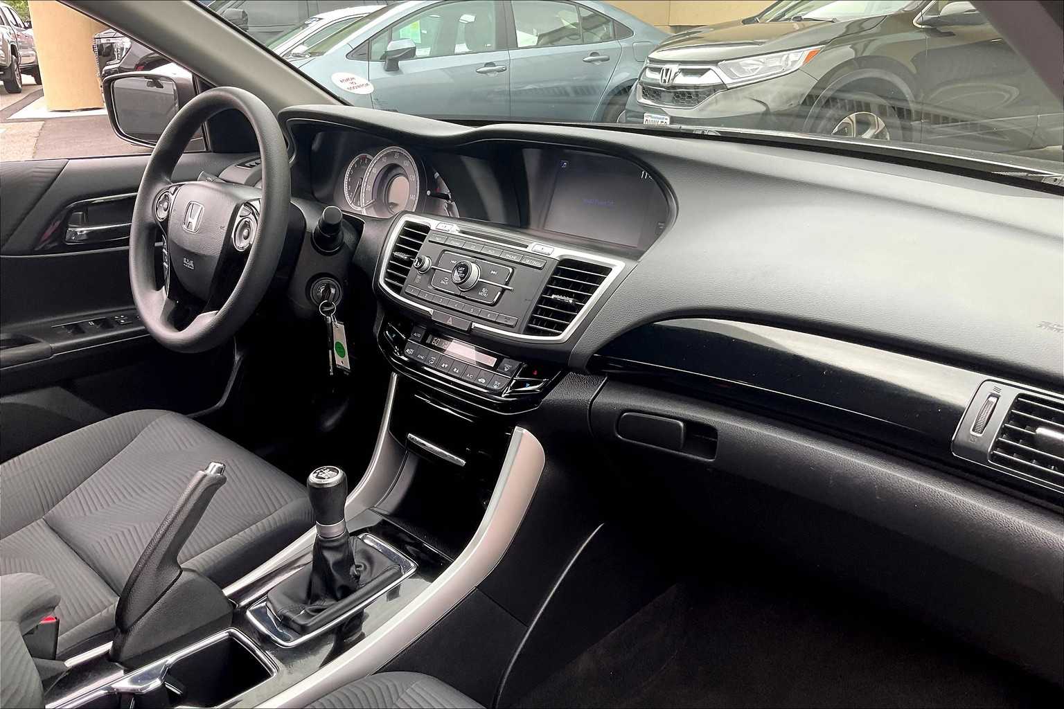 2017 Honda Accord LX - Photo 14