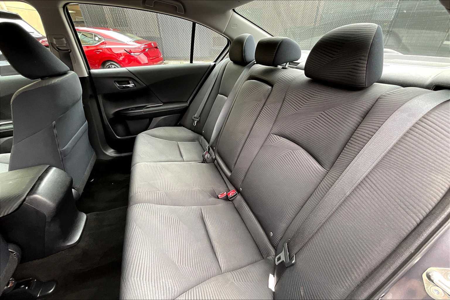 2017 Honda Accord LX - Photo 15