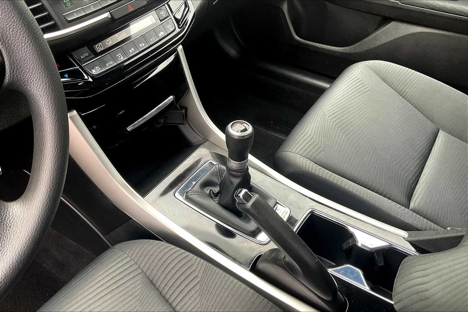 2017 Honda Accord LX - Photo 20