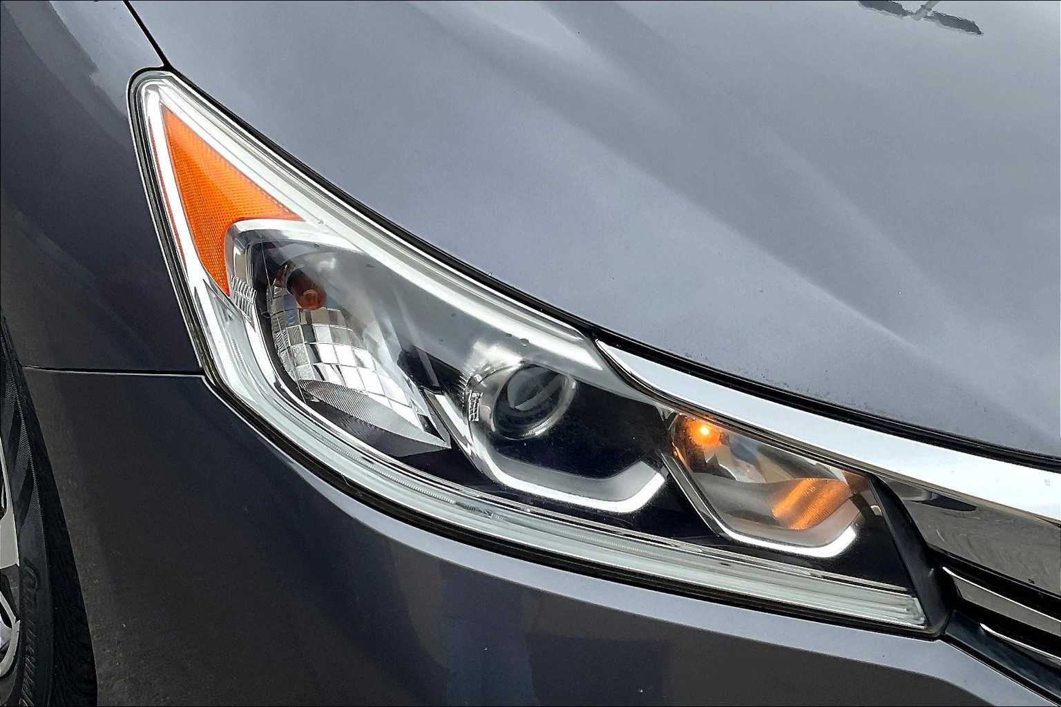 2017 Honda Accord LX - Photo 31