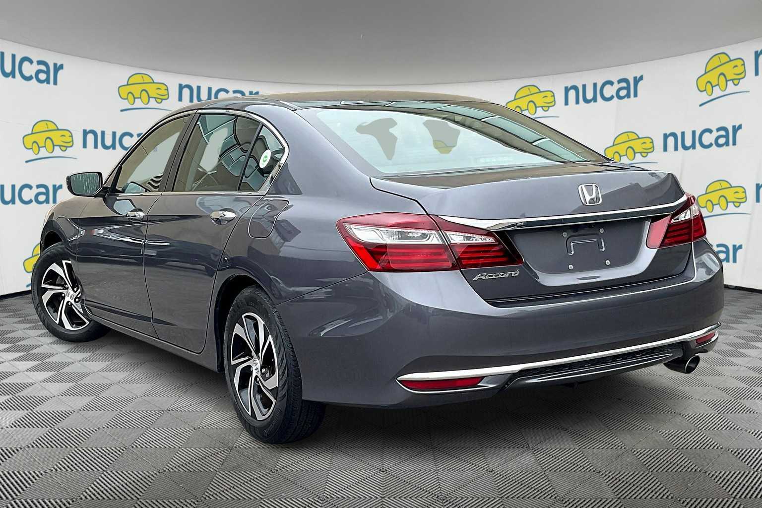 2017 Honda Accord LX - Photo 4