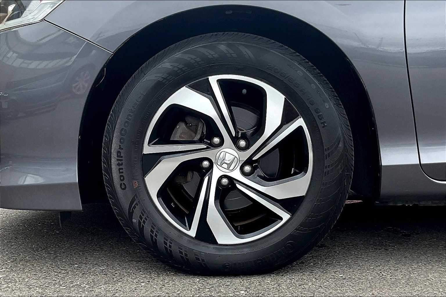 2017 Honda Accord LX - Photo 7