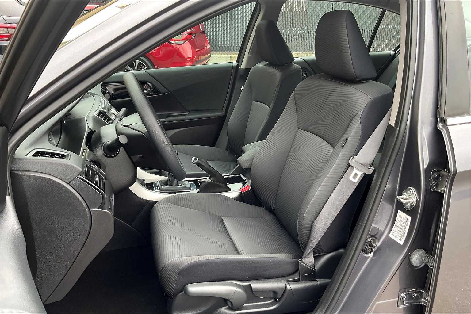 2017 Honda Accord LX - Photo 10