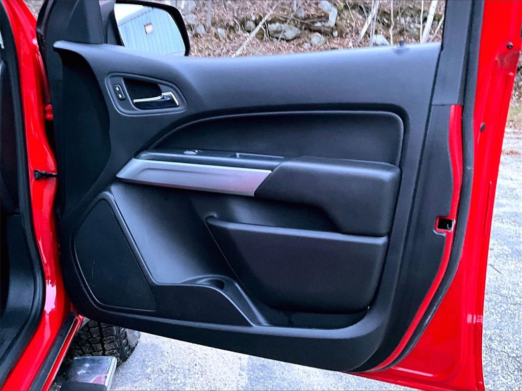 2018 Chevrolet Colorado LT - Photo 12